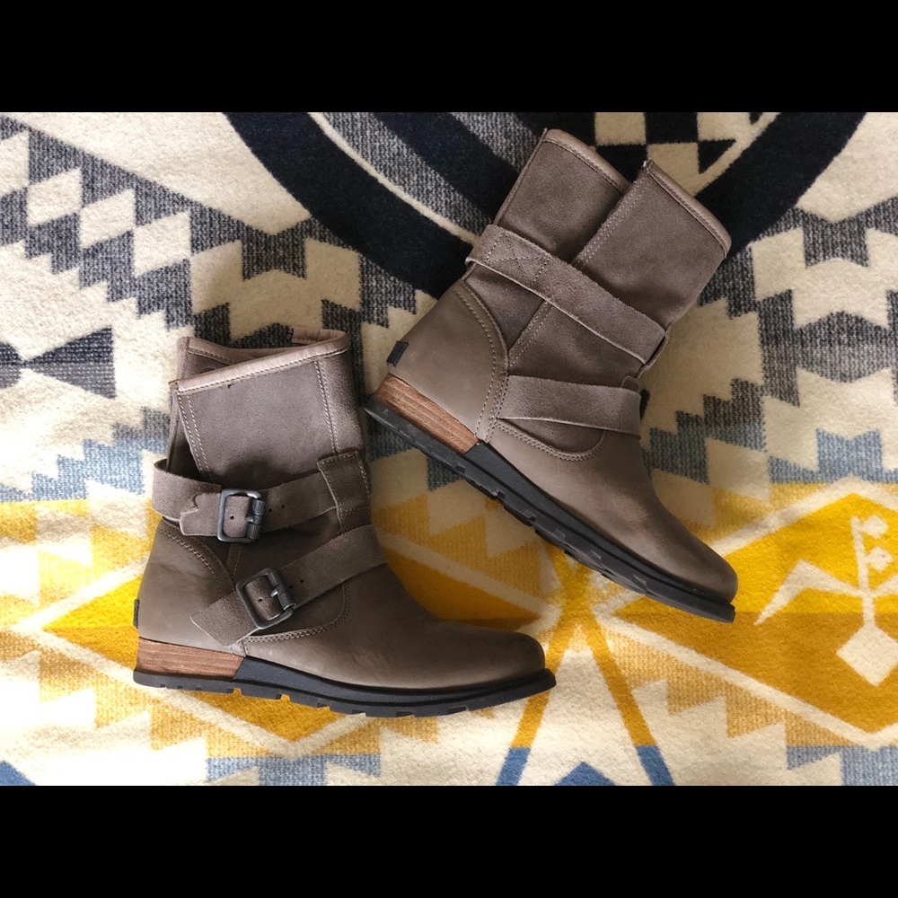 Sorel Boots Size 6 Tan Brown Great Condition